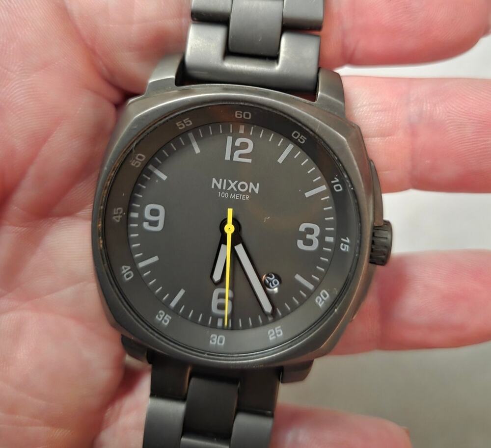 Nixon Livewire Watch 17L Quartz WORKING The Charger 100 Meter Black Charcoal